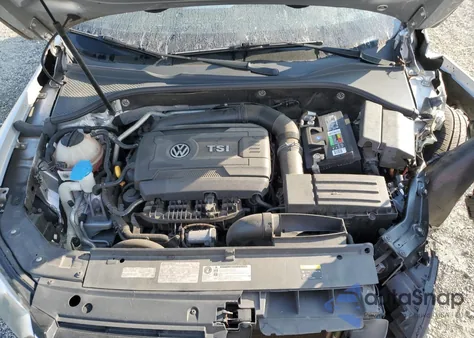 2015 Volkswagen Passat S z USA, uszkodzony, nr VIN 1VWAS7A32FC029536